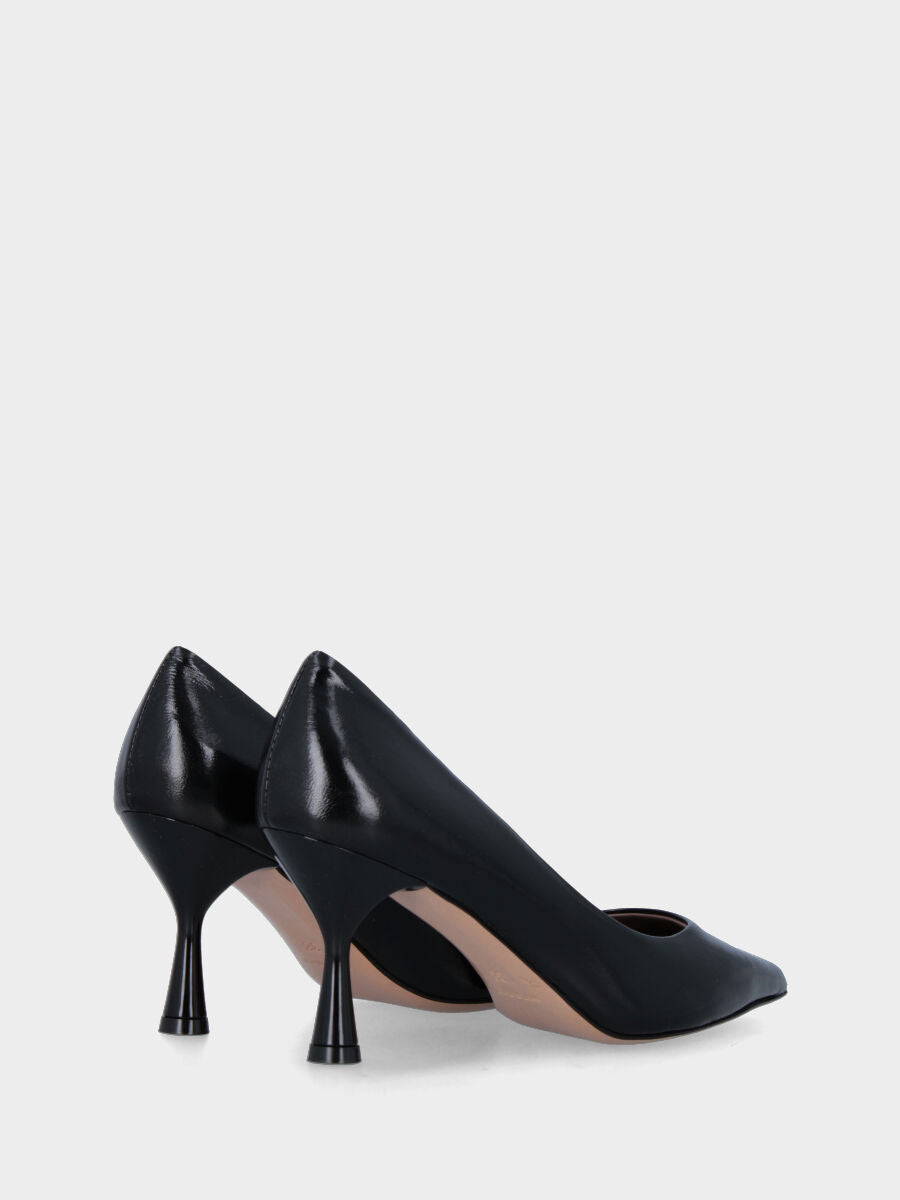 Pumps aus glänzender Samt in Schwarz mit rundem Ausschnitt und Kelchabsatz