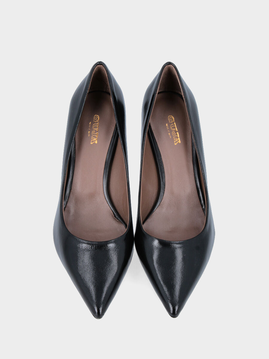 Pumps aus glänzender Samt in Schwarz mit rundem Ausschnitt und Kelchabsatz