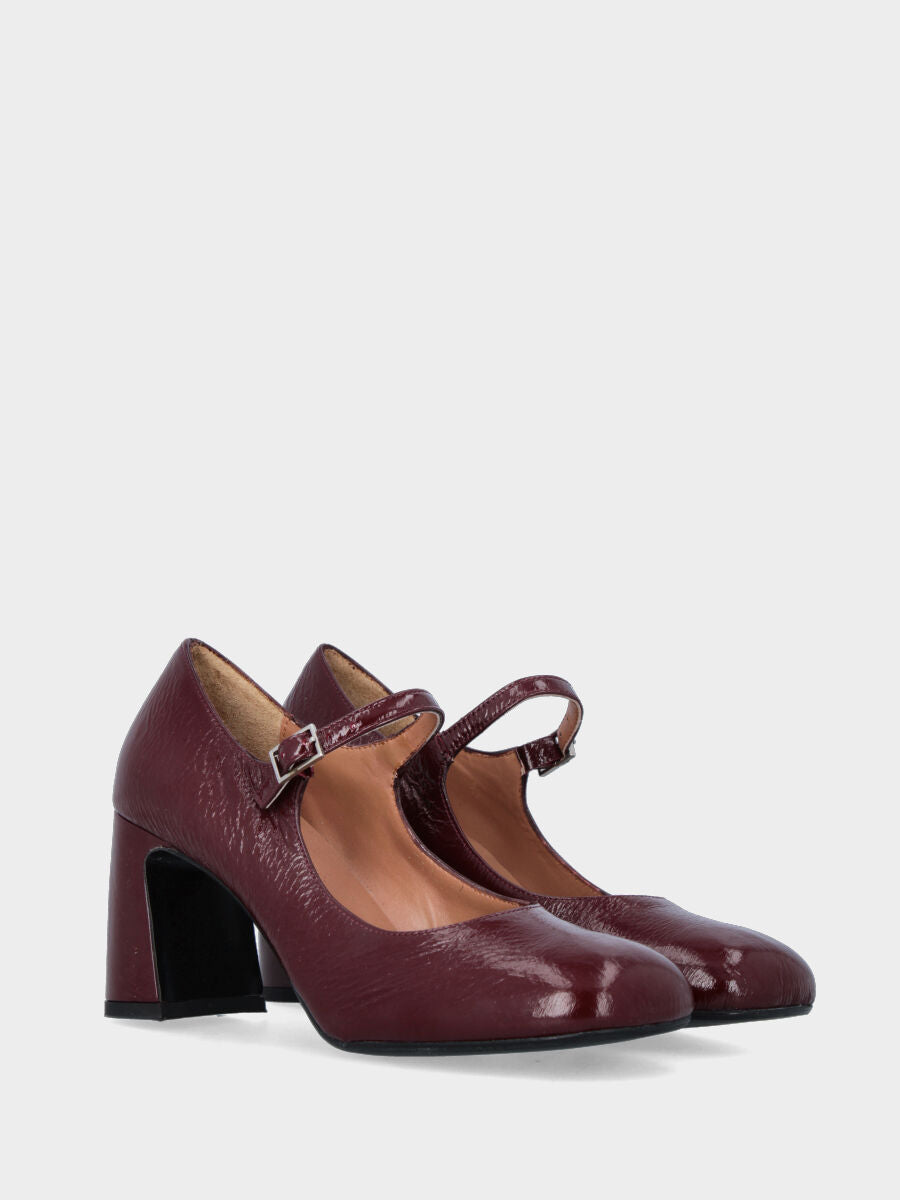 Sandalo monoblocco in vitello rosso con fascia ripiegata