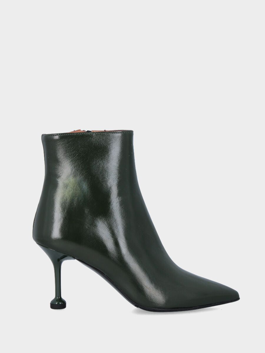 Sandalo monoblocco in vitello rosso con fascia ripiegata