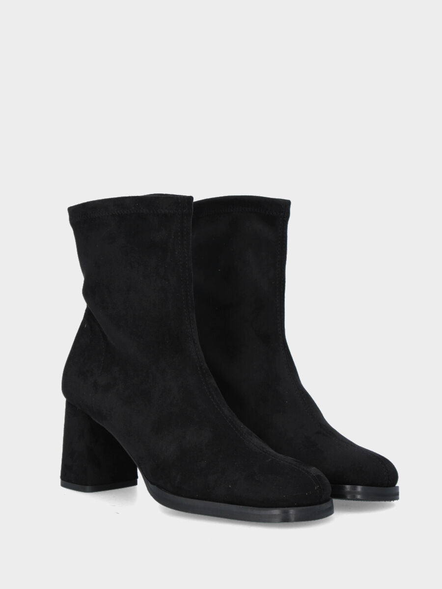 Stivaletto in alcantara elasticizzato nero con tacco applicato