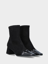 Stivaletto in alcantara elasticizzata nera con puntalino in vernice