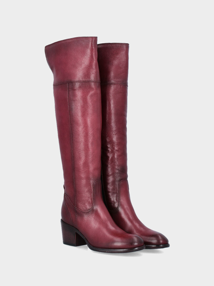 Sandalo monoblocco in vitello rosso con fascia ripiegata
