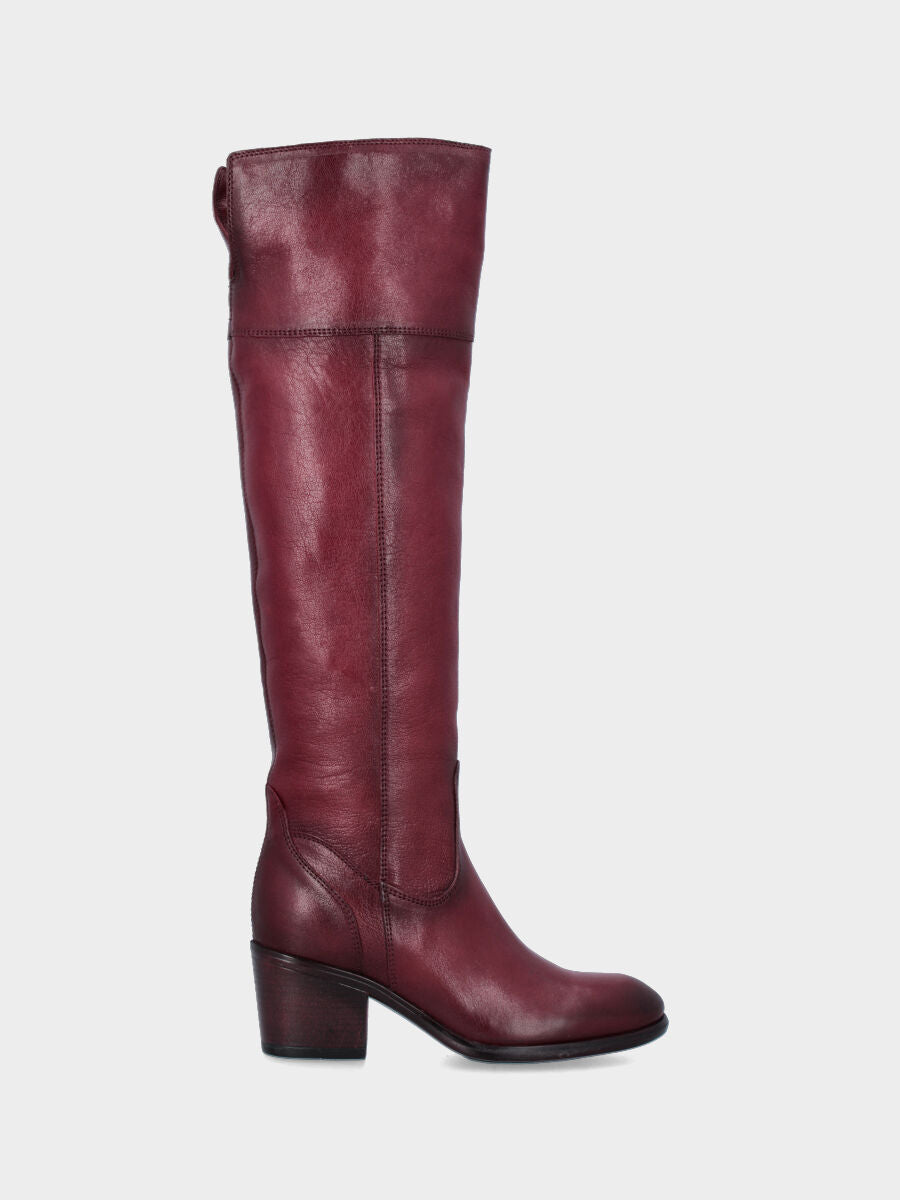 Sandalo monoblocco in vitello rosso con fascia ripiegata