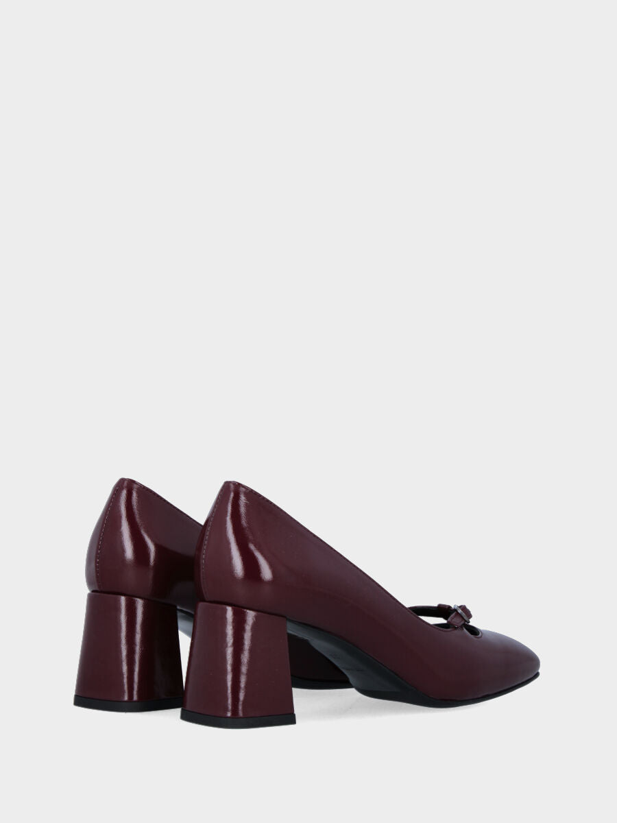 Sandalo monoblocco in vitello rosso con fascia ripiegata