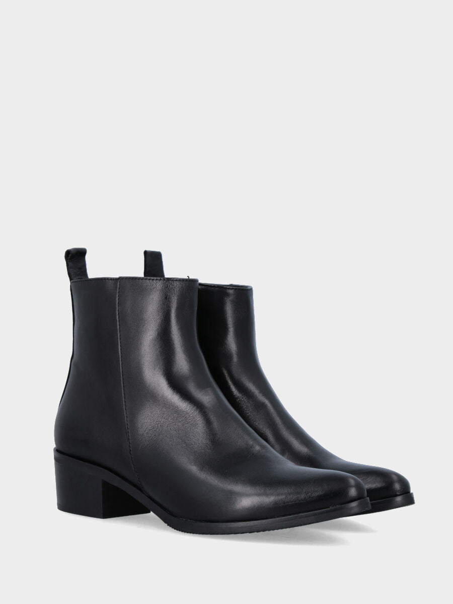 Black calf leather ankle boot with side zipper and 40 mm heel