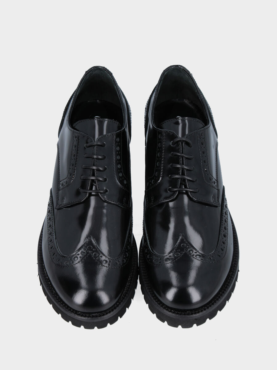 Derby in black buffed calf leather with perforated swallowtail design