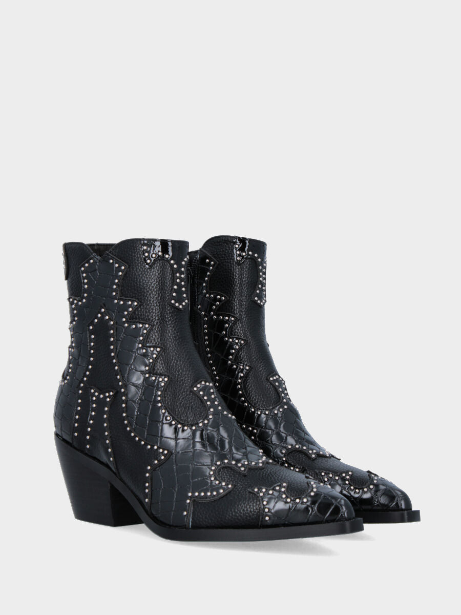 Stivaletto camperos nero in ecopelle con borchie sui riporti
