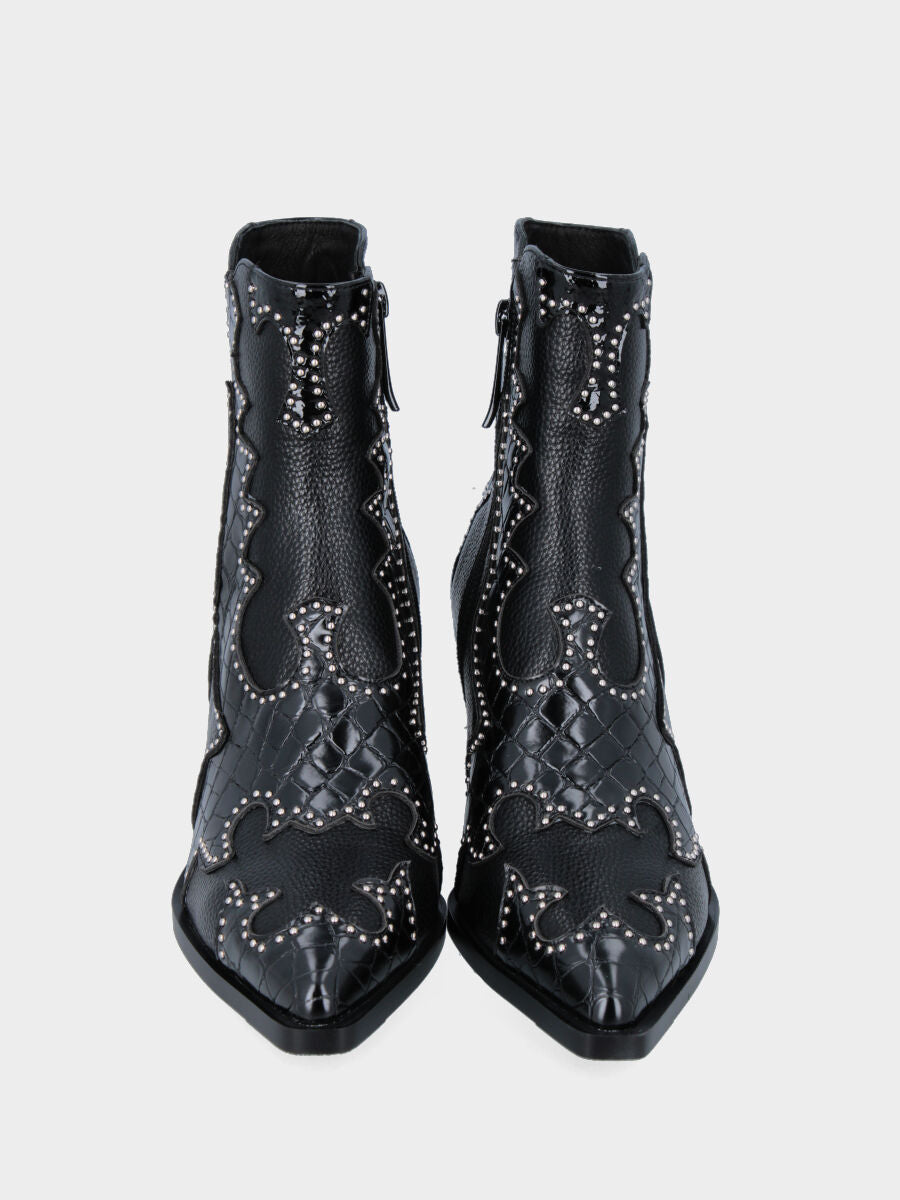 Stivaletto camperos nero in ecopelle con borchie sui riporti