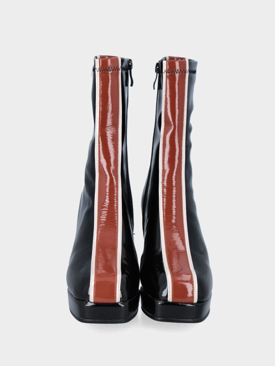 Stivaletto in ecopelle nera lucida con fascia bicolore e plateau