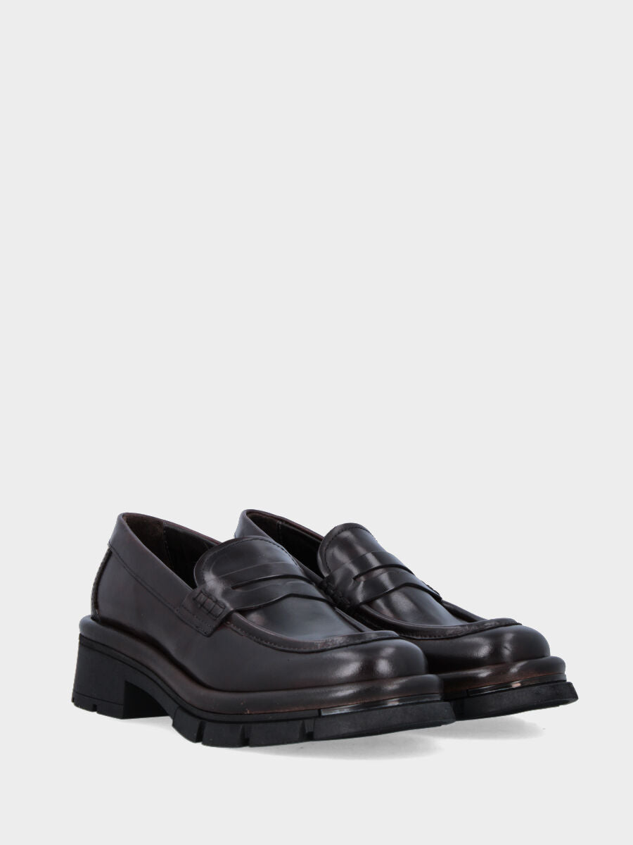 Sandalo monoblocco in vitello rosso con fascia ripiegata