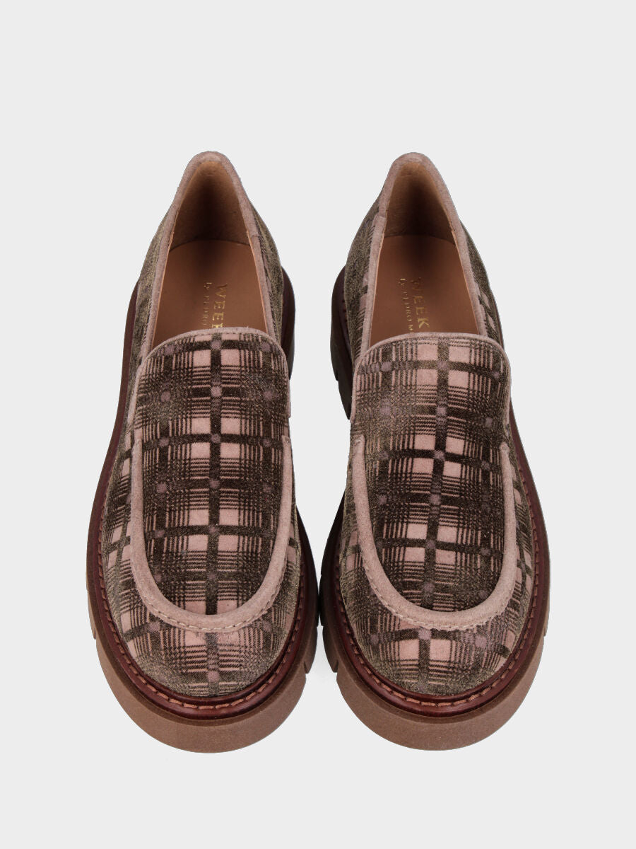 Mocassino in tessuto bouclé beige con bordo in camoscio