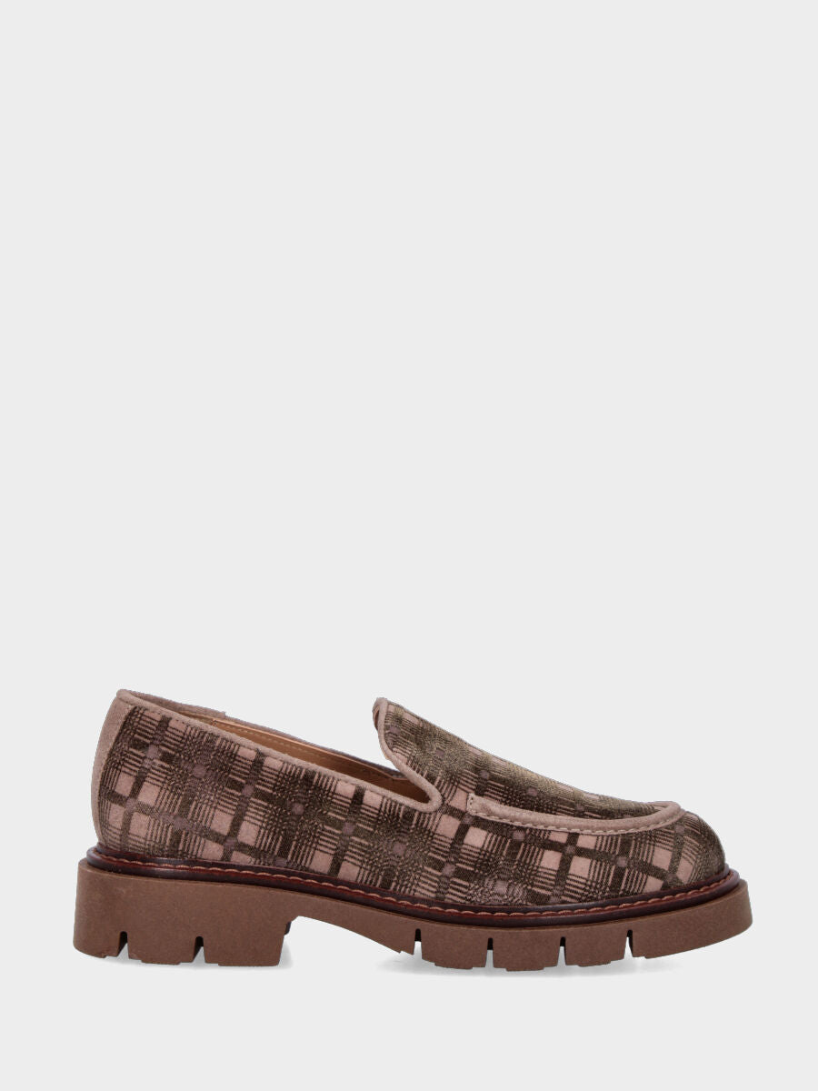 Mocassino in tessuto bouclé beige con bordo in camoscio