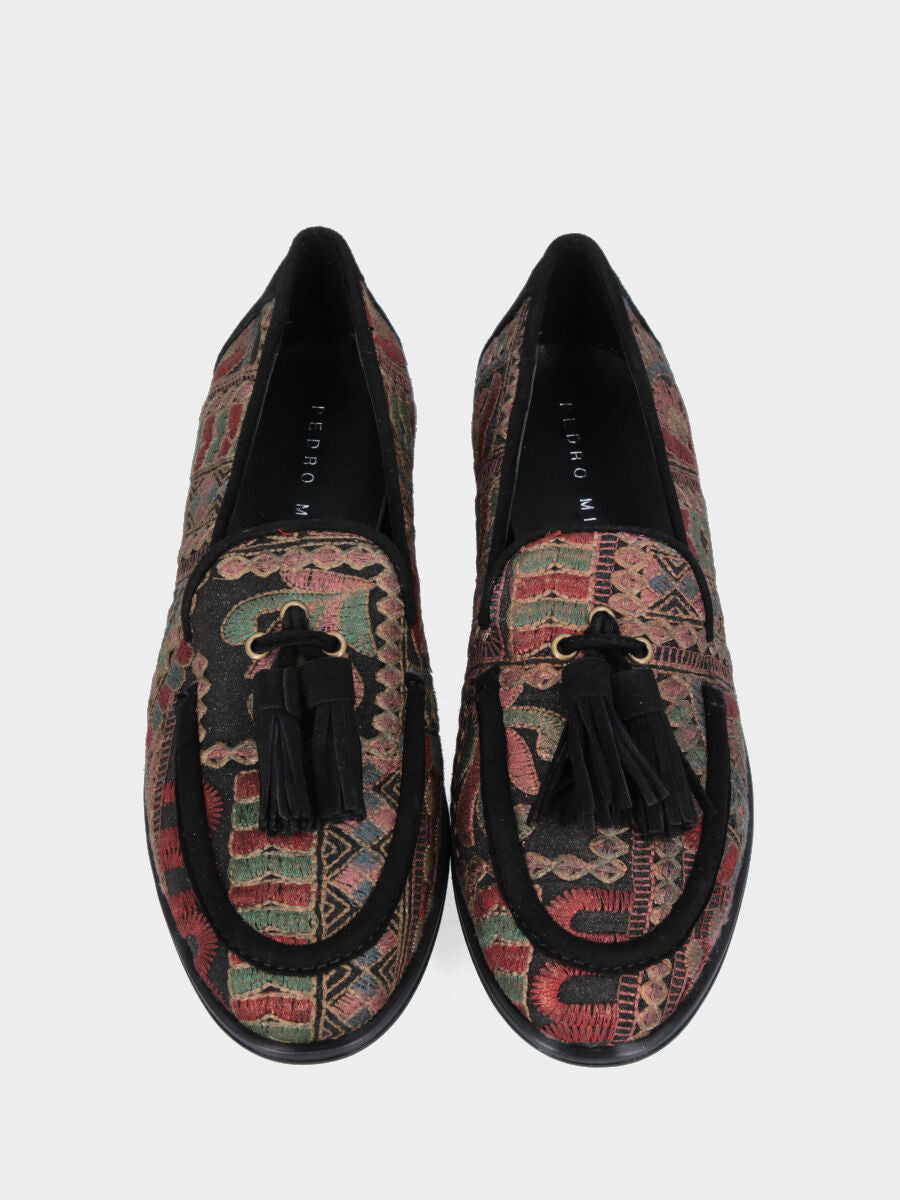 Mocassin en tissu ethnique avec pompons et finitions en suède