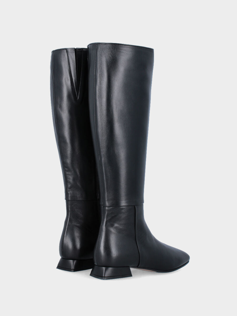Stiefel aus schwarzem Nappaleder mit breitem Absatz und seitlichem Reißverschluss
