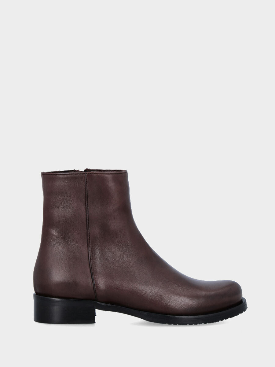 Sandalo monoblocco in vitello rosso con fascia ripiegata