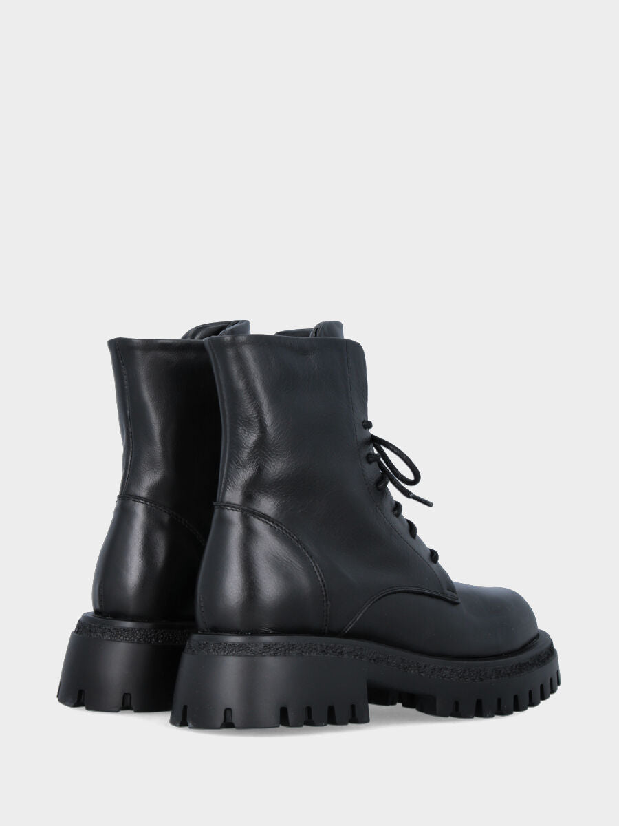 Schnürstiefel Kampfstiefel aus schwarzem Kalbsleder mit Plateausohle und Kettenprofilgummi