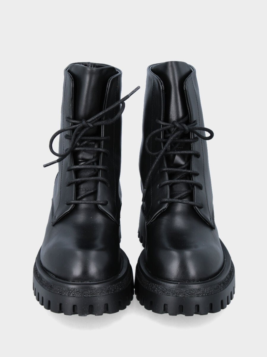 Schnürstiefel Kampfstiefel aus schwarzem Kalbsleder mit Plateausohle und Kettenprofilgummi