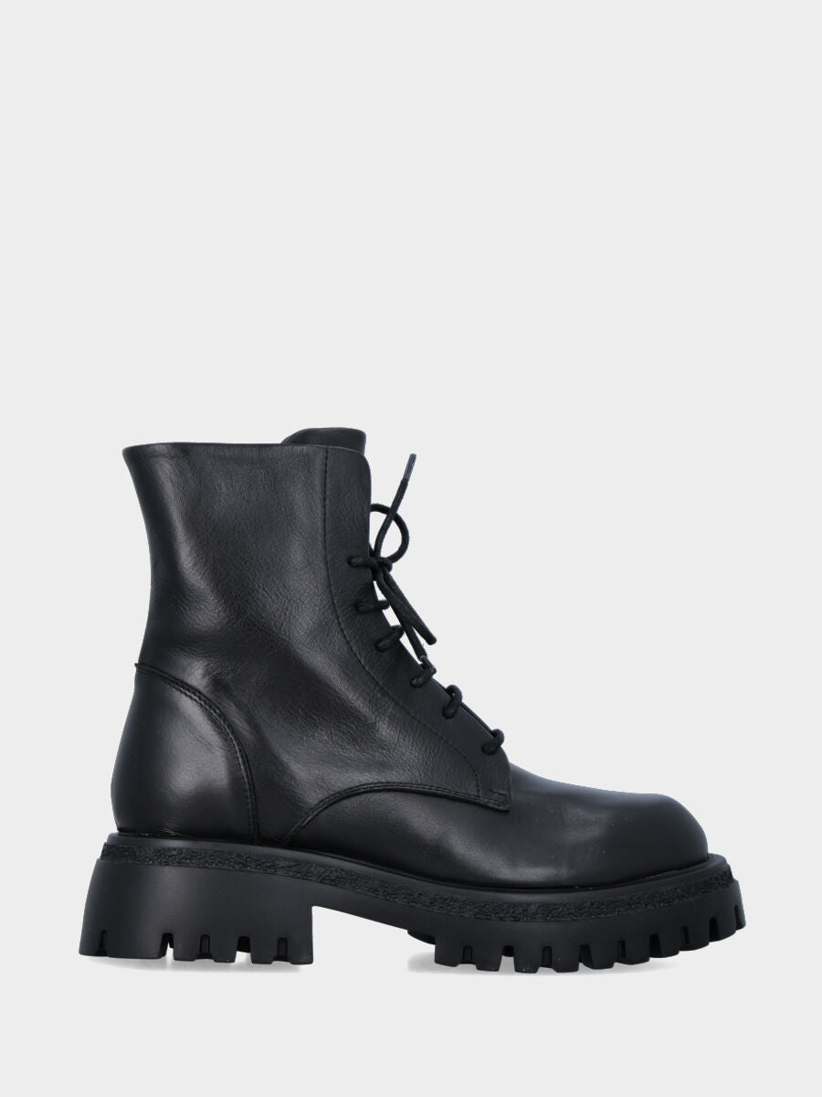 Schnürstiefel Kampfstiefel aus schwarzem Kalbsleder mit Plateausohle und Kettenprofilgummi