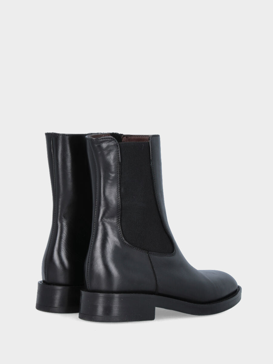 Beatles in black calfskin with zipper and side bands