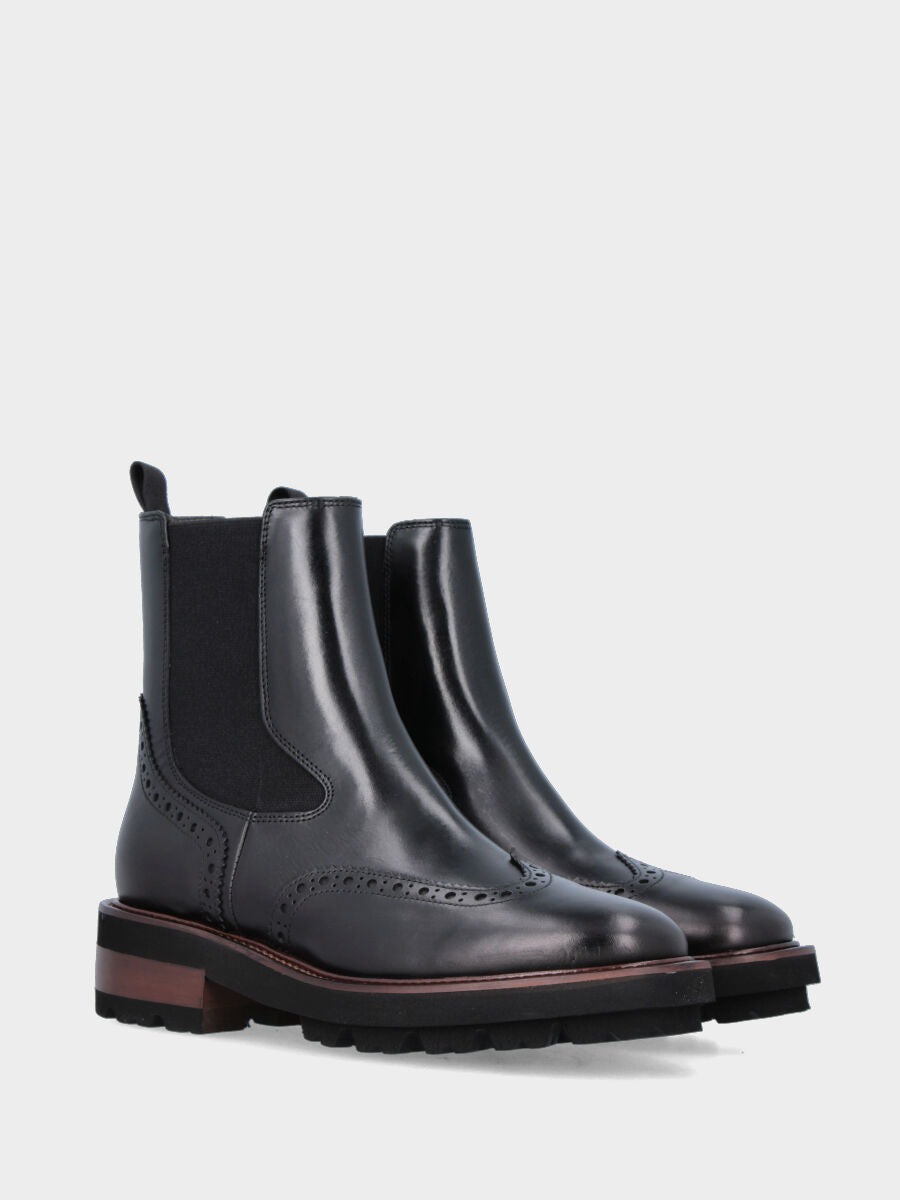Sandalo monoblocco in vitello rosso con fascia ripiegata