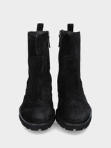 Stivaletto in velour nero con dettagli artigianali bucherellati