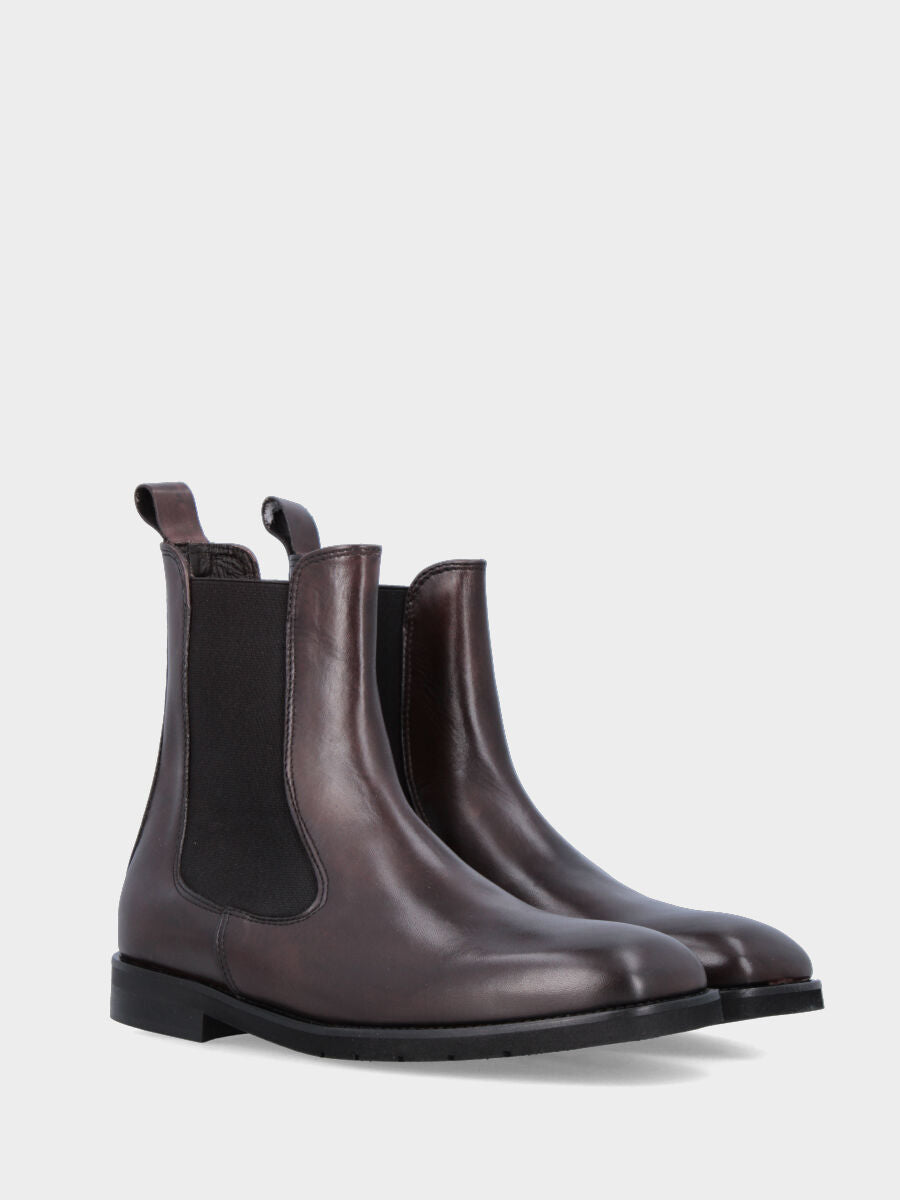 Sandalo monoblocco in vitello rosso con fascia ripiegata