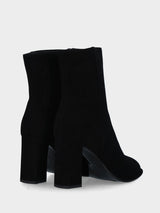 Stivaletto in camoscio nero con tacco largo e plateau