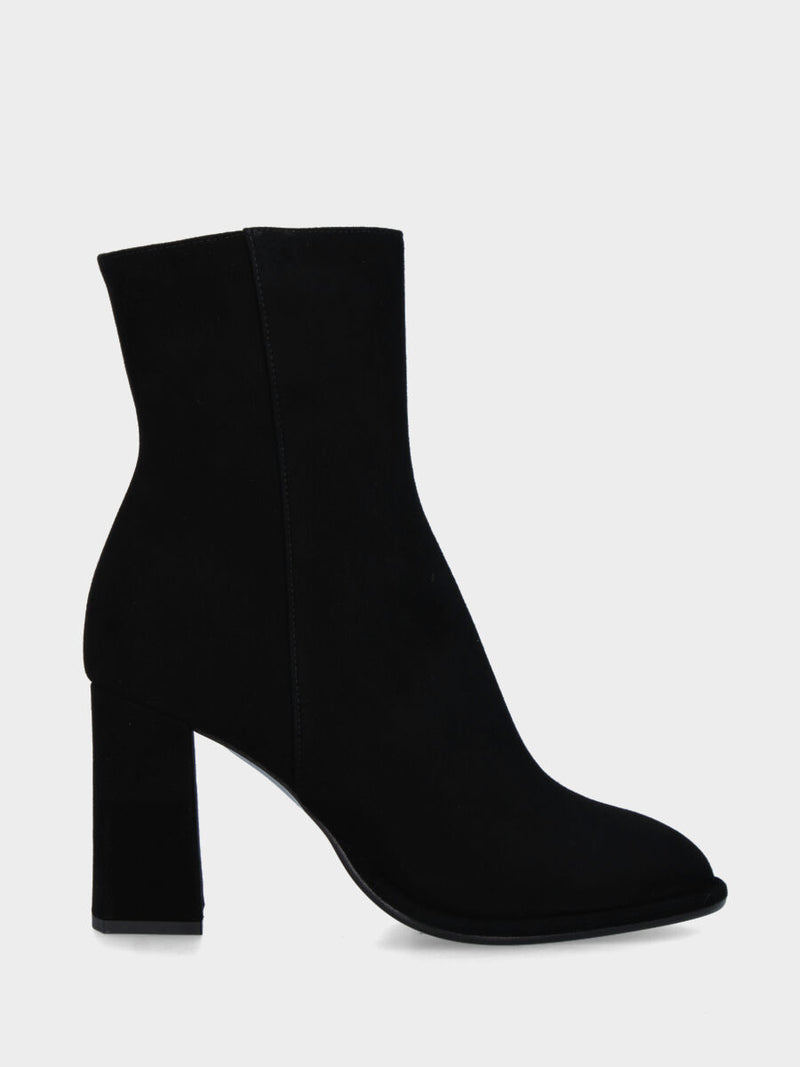 Stivaletto in camoscio nero con tacco largo e plateau