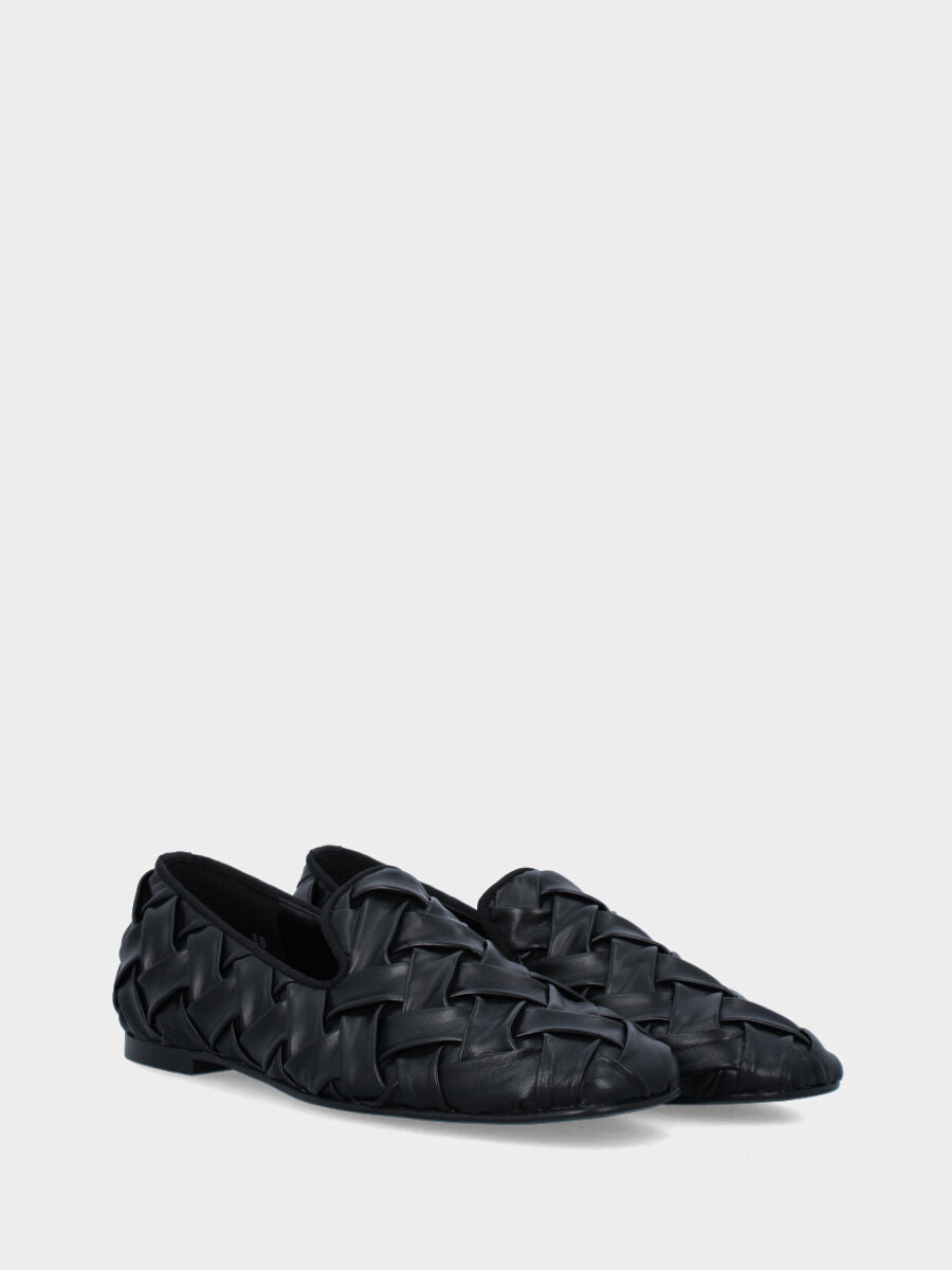 Pantofolina in nappa nera con fascette intrecciate