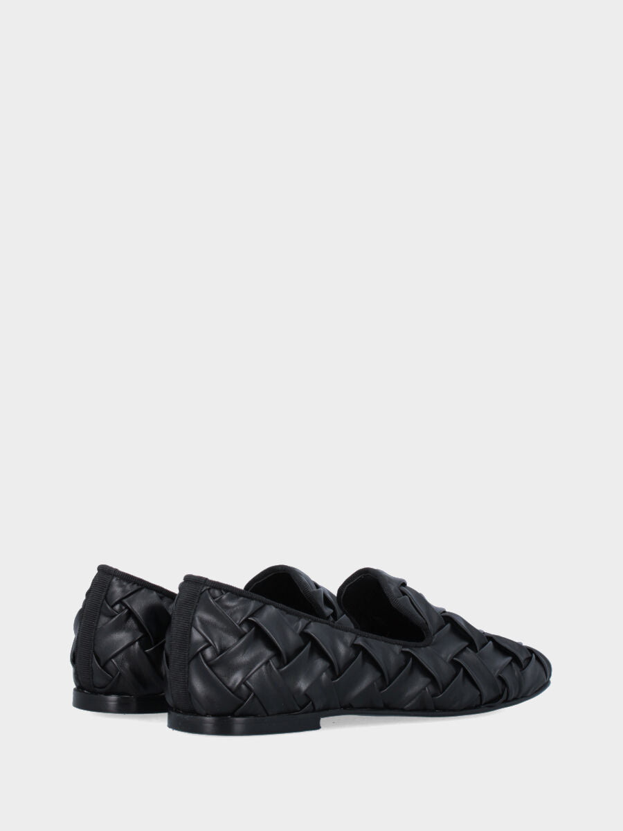 Pantofolina in nappa nera con fascette intrecciate