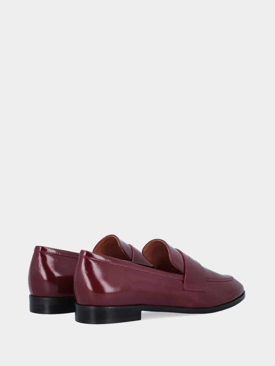 Moccasin in buffed calf leather burgundy with lion's mouth mask