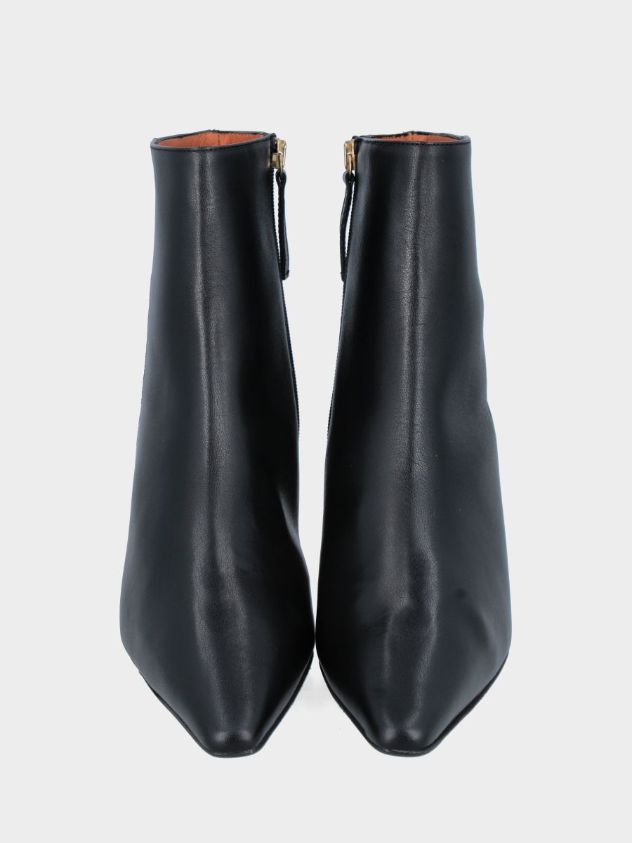 Bottine en veau noir avec talon aiguille et bout pointu