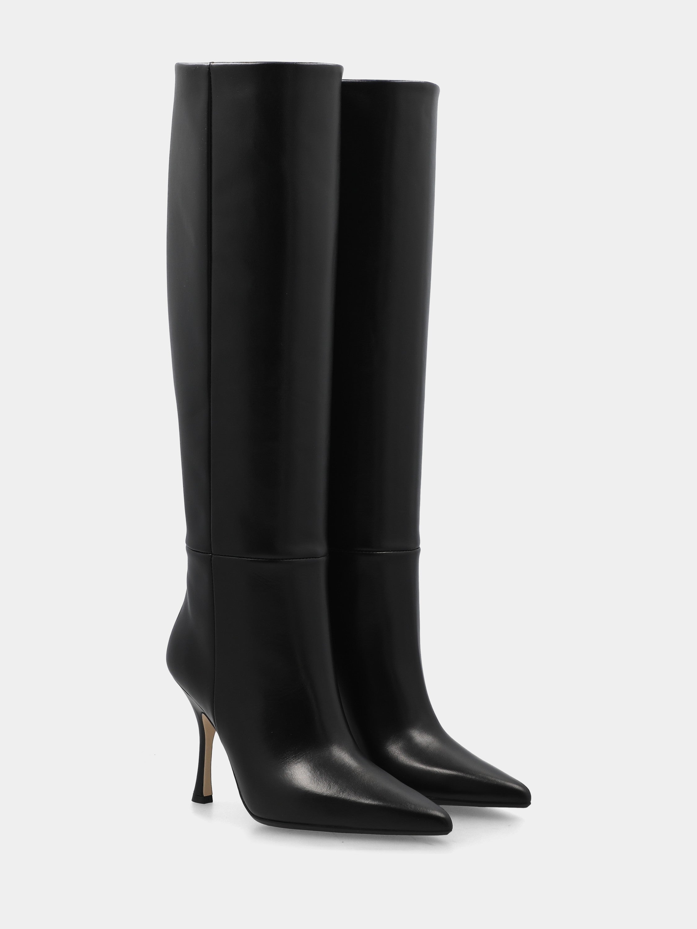 Stivale in vitello nero con stiletto