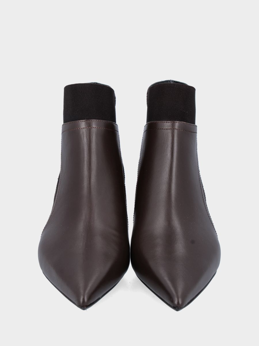 Stiefelette aus Kalbsleder in Dunkelbraun mit elastischem Riemen und Spulabsatz