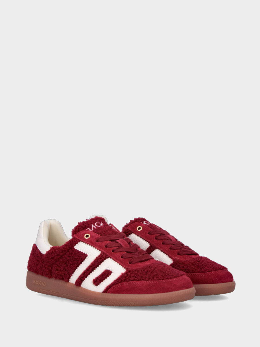 Sneaker in tessuto bouclé rosso con suola in gomma