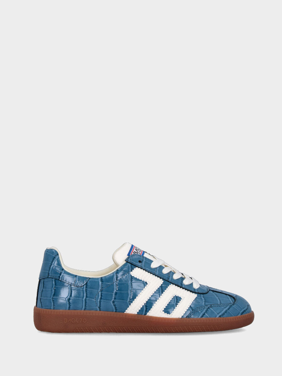 Sneaker in vitello celeste con stampa coccodrillo e fondo in gomma