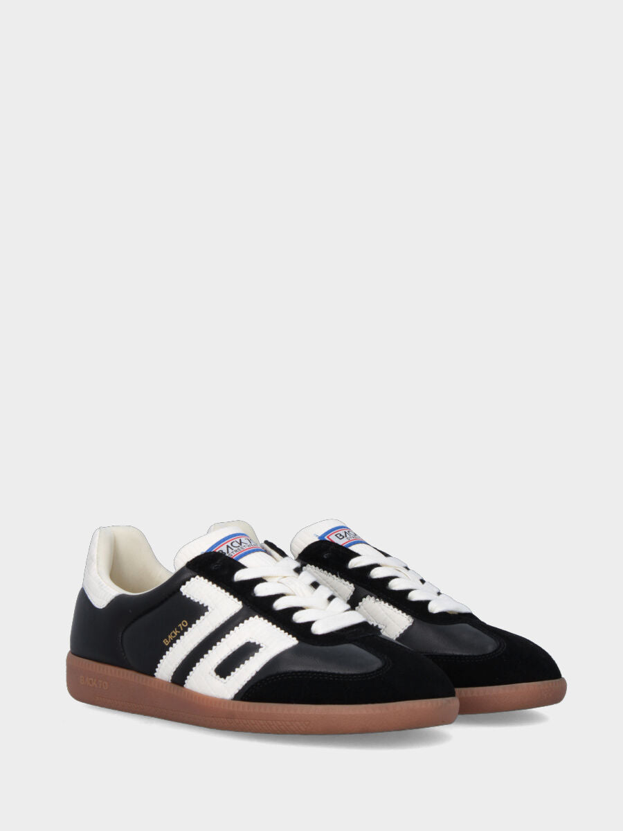 Sneaker in vitello nero con fondo in gomma