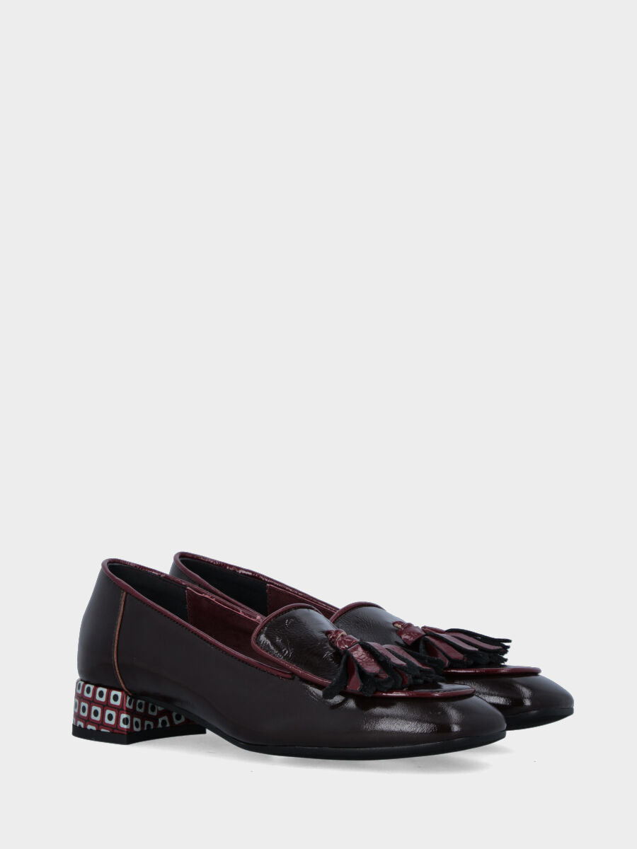 Sandalo monoblocco in vitello rosso con fascia ripiegata