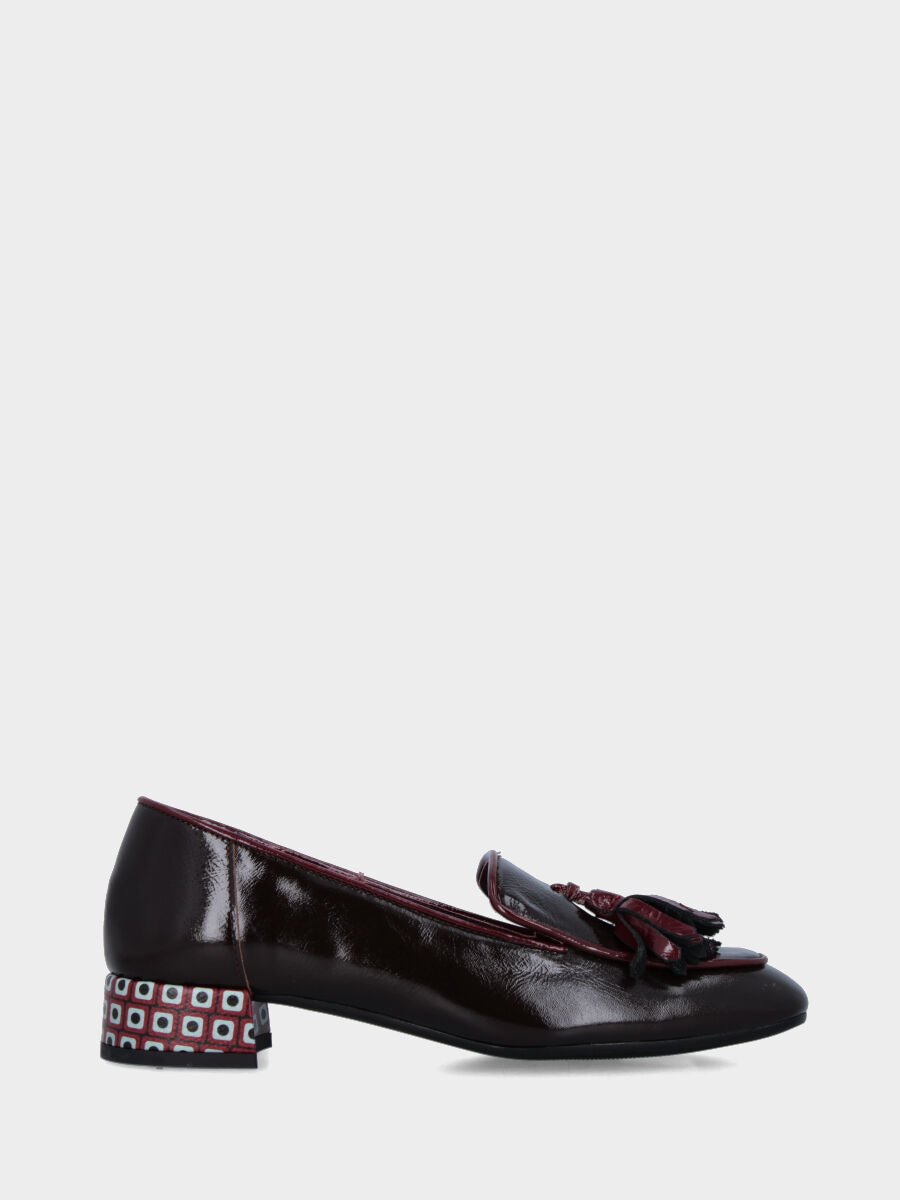 Sandalo monoblocco in vitello rosso con fascia ripiegata
