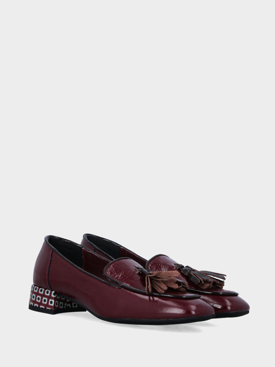 Sandalo monoblocco in vitello rosso con fascia ripiegata