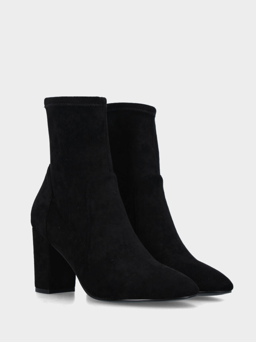 Stiefelette aus elastischem schwarzem Alcantara mit Blockabsatz