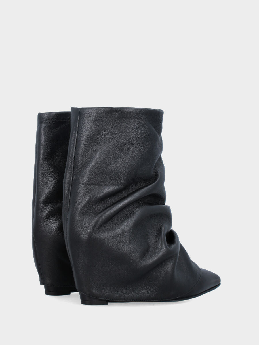 Camperos stivaletto 3/4 in nappa nera con ghetta goffrata