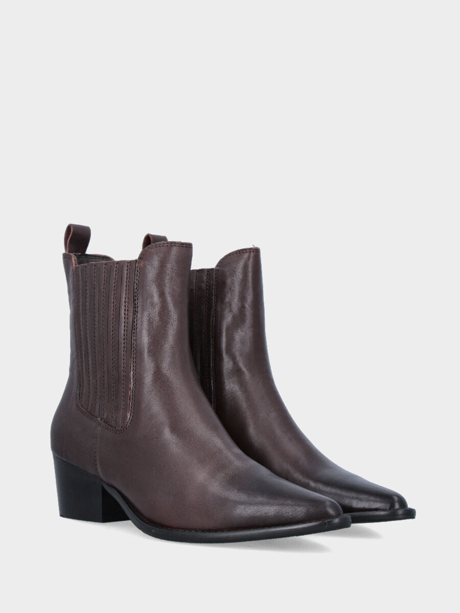 Sandalo monoblocco in vitello rosso con fascia ripiegata