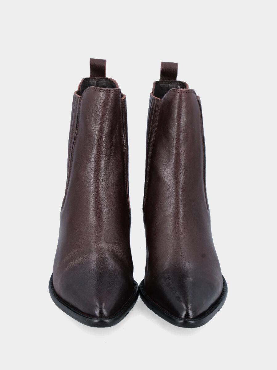Sandalo monoblocco in vitello rosso con fascia ripiegata