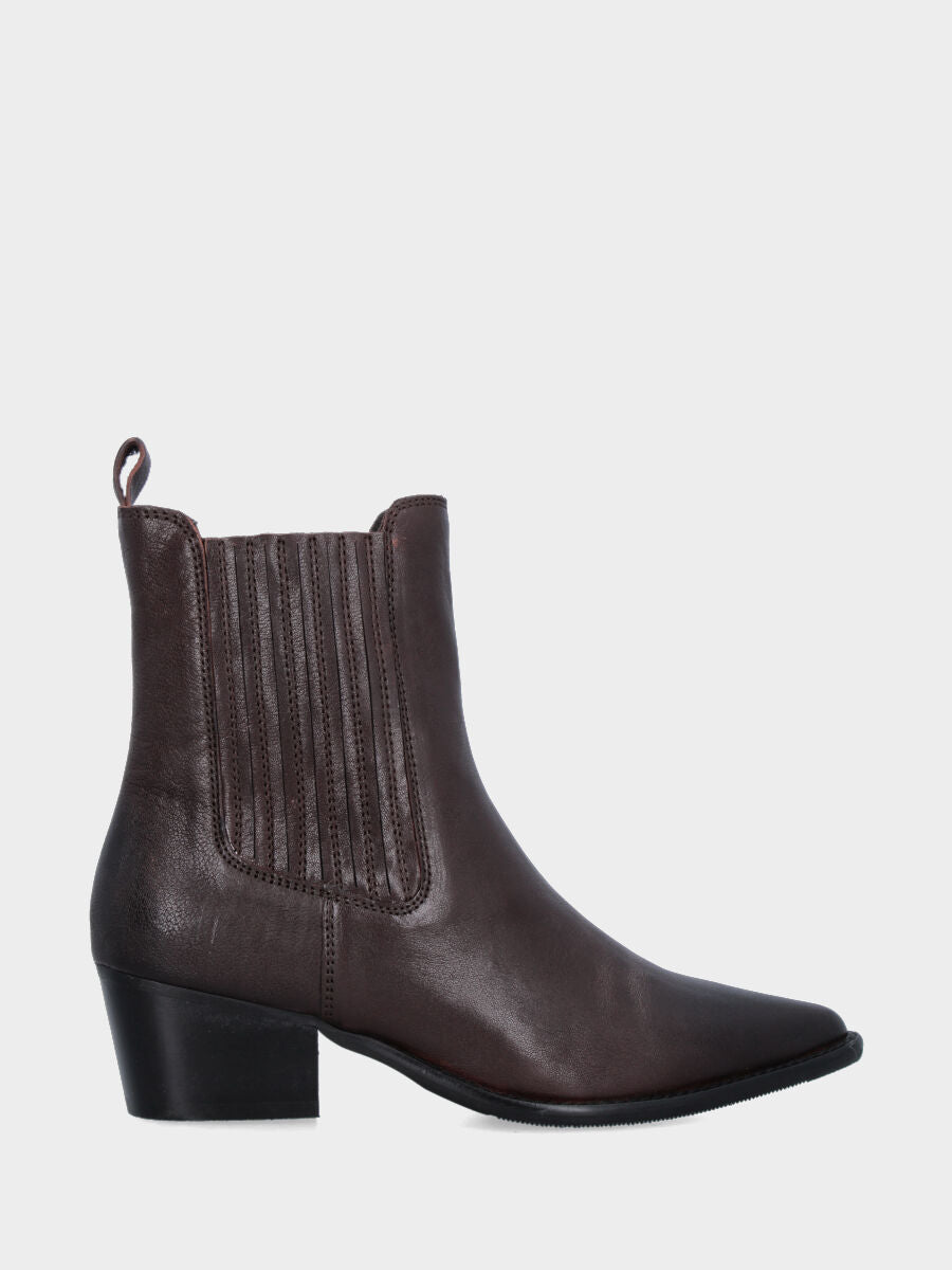 Sandalo monoblocco in vitello rosso con fascia ripiegata