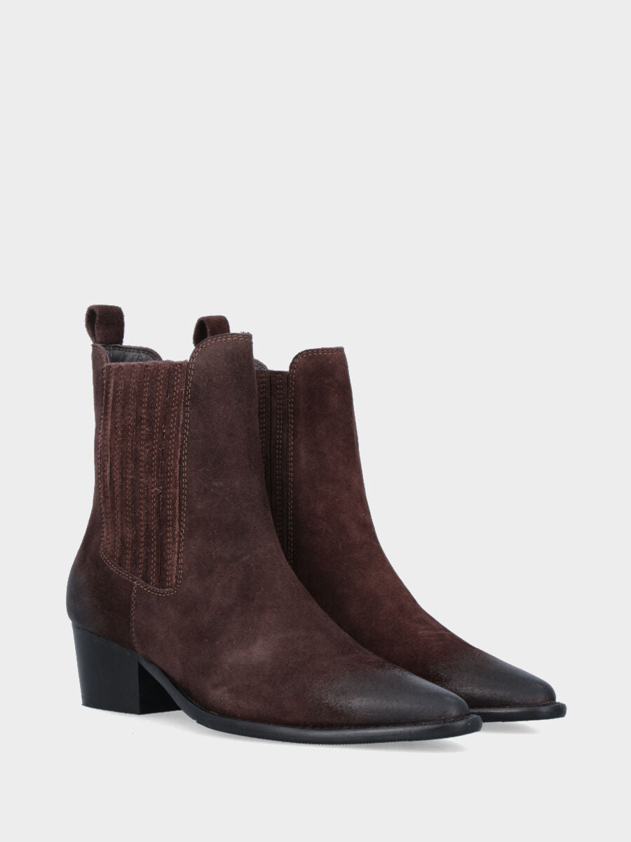 Sandalo monoblocco in vitello rosso con fascia ripiegata