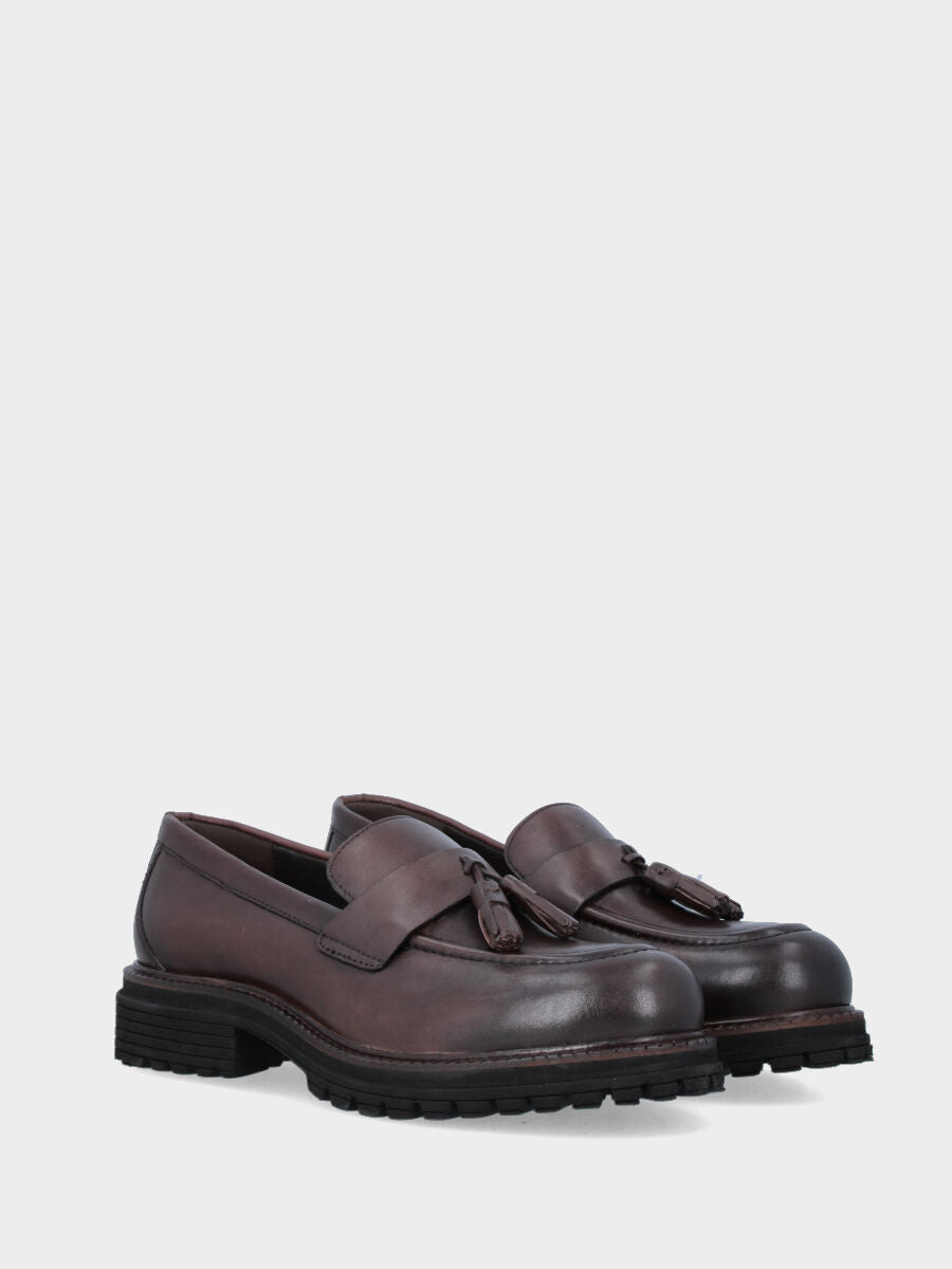 Sandalo monoblocco in vitello rosso con fascia ripiegata