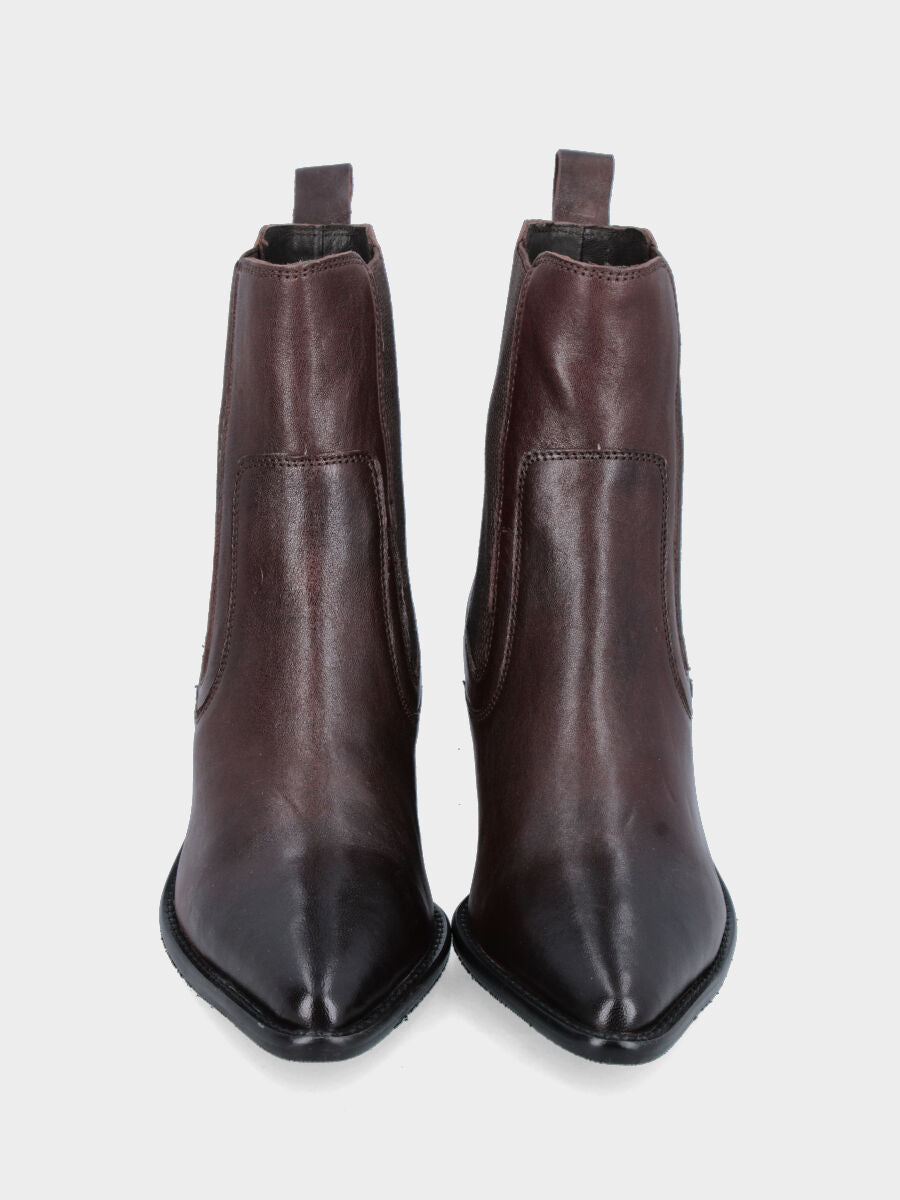 Sandalo monoblocco in vitello rosso con fascia ripiegata