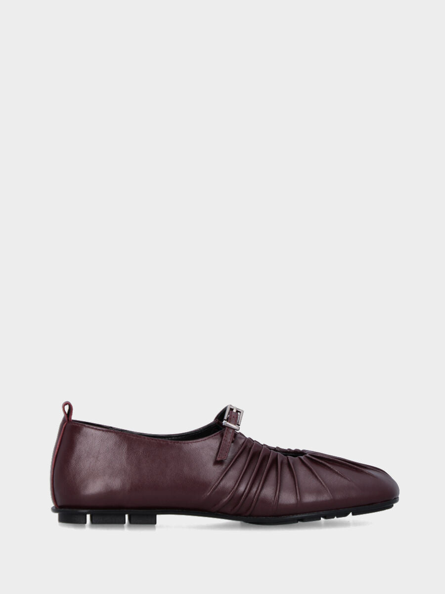 Ballerina in nappa bordeaux con punta quadrata e zeppa interna